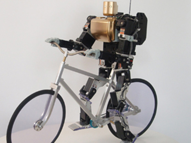 自転車に乗る二足歩行ロボット（KHR-3HV） | 近藤科学